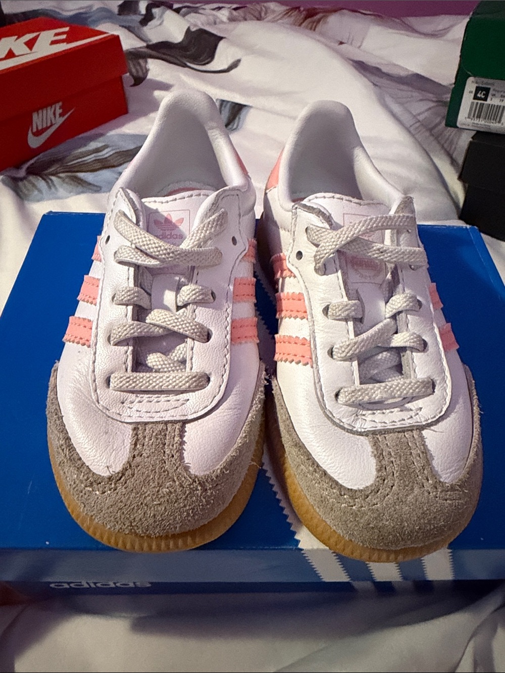 Size 7c adidas Kids Samba OG White with Pink Trim and Gum Sole - Picture 2 of 5
